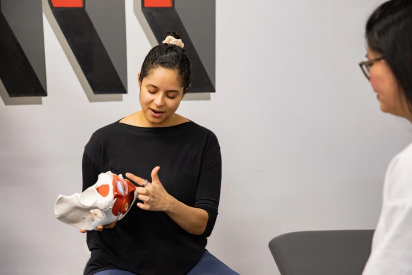 Elysha Phillpotts, a physiotherapist showing a patient a 3D model